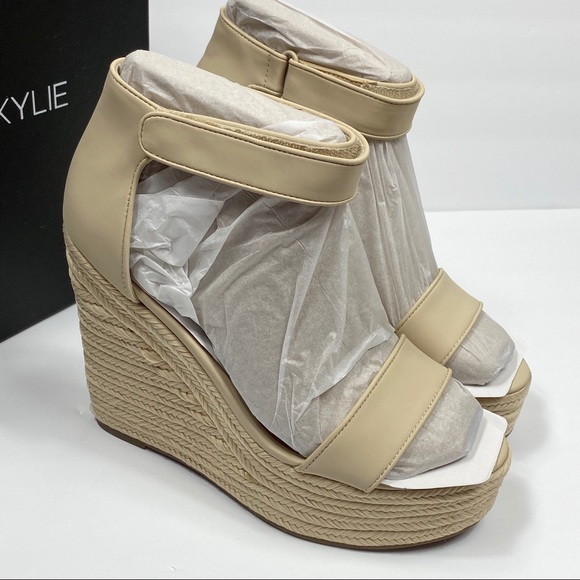 Kendall + Kylie Platform Wedge Strappy San… - Picture 8 of 8